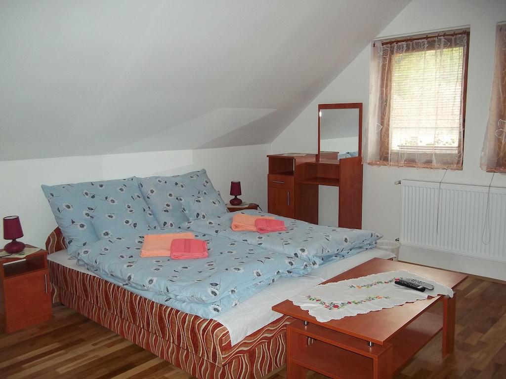 Hotel Szikla Vendeghaz Istenmezeje Zimmer foto